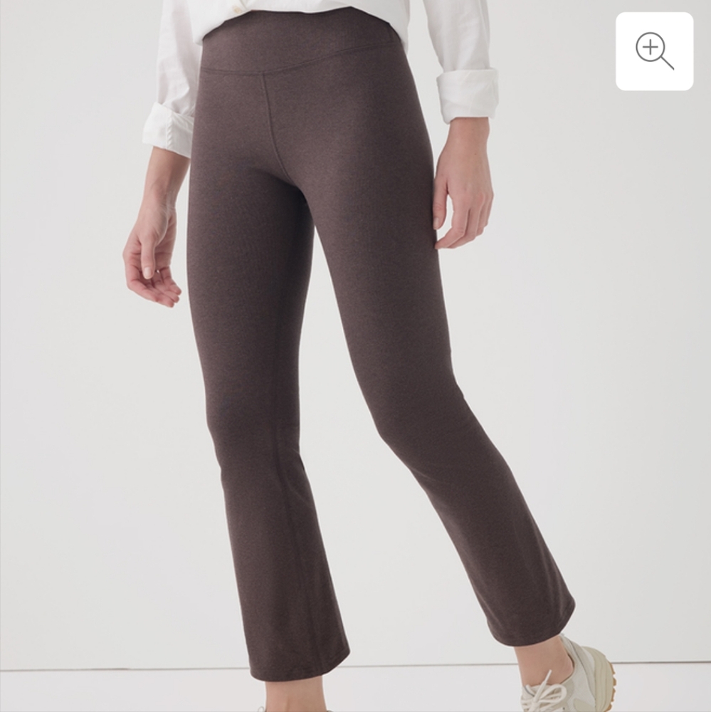PACT- On the go-to cropped bootcut legging